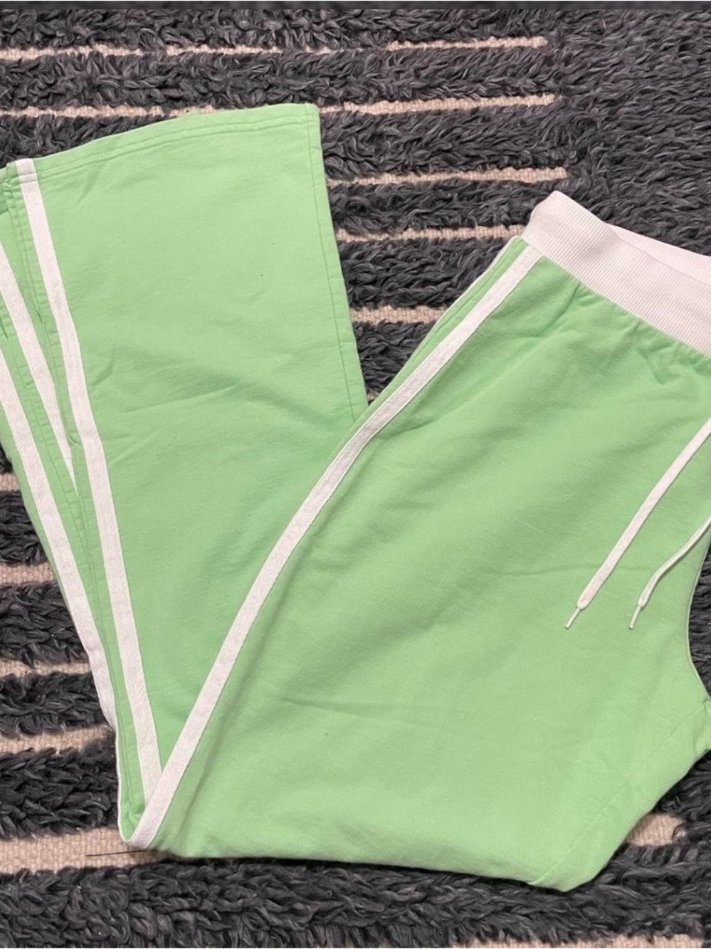 Y2K Hanes Vibrant Green Track Pants Sweatpants Fit and Flare
Bratz Core 2000s